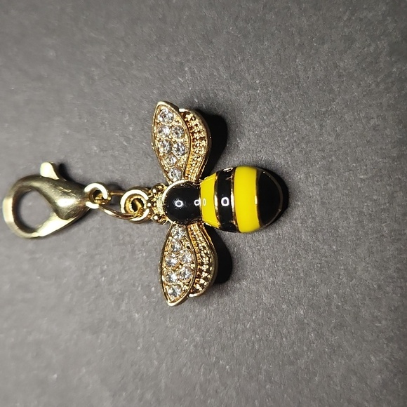Bee Key Or Purse Charm, Gold Tone Pocket Hug - Picture 4 of 4